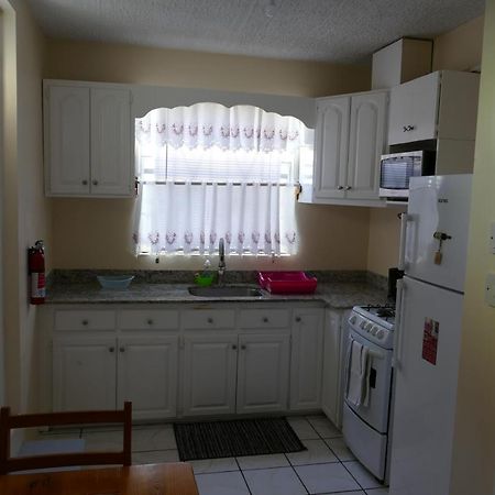 Bascombe Apartments Кінгстаун Екстер'єр фото